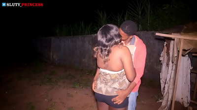 Романтикаи кӯча ва ҷинси гарм бо як духтари болаззат аз клуб